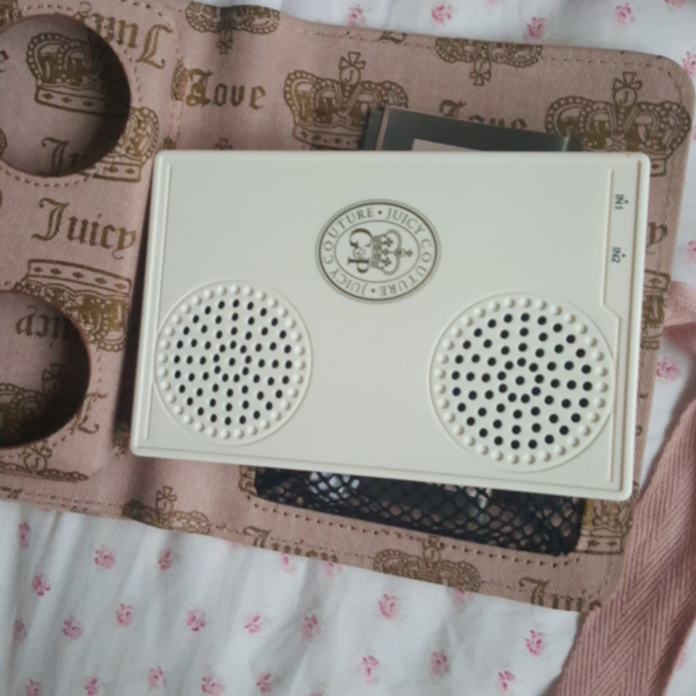 Juicy Couture pink & gold dots MP3 speaker wallet - Picture 6 of 11